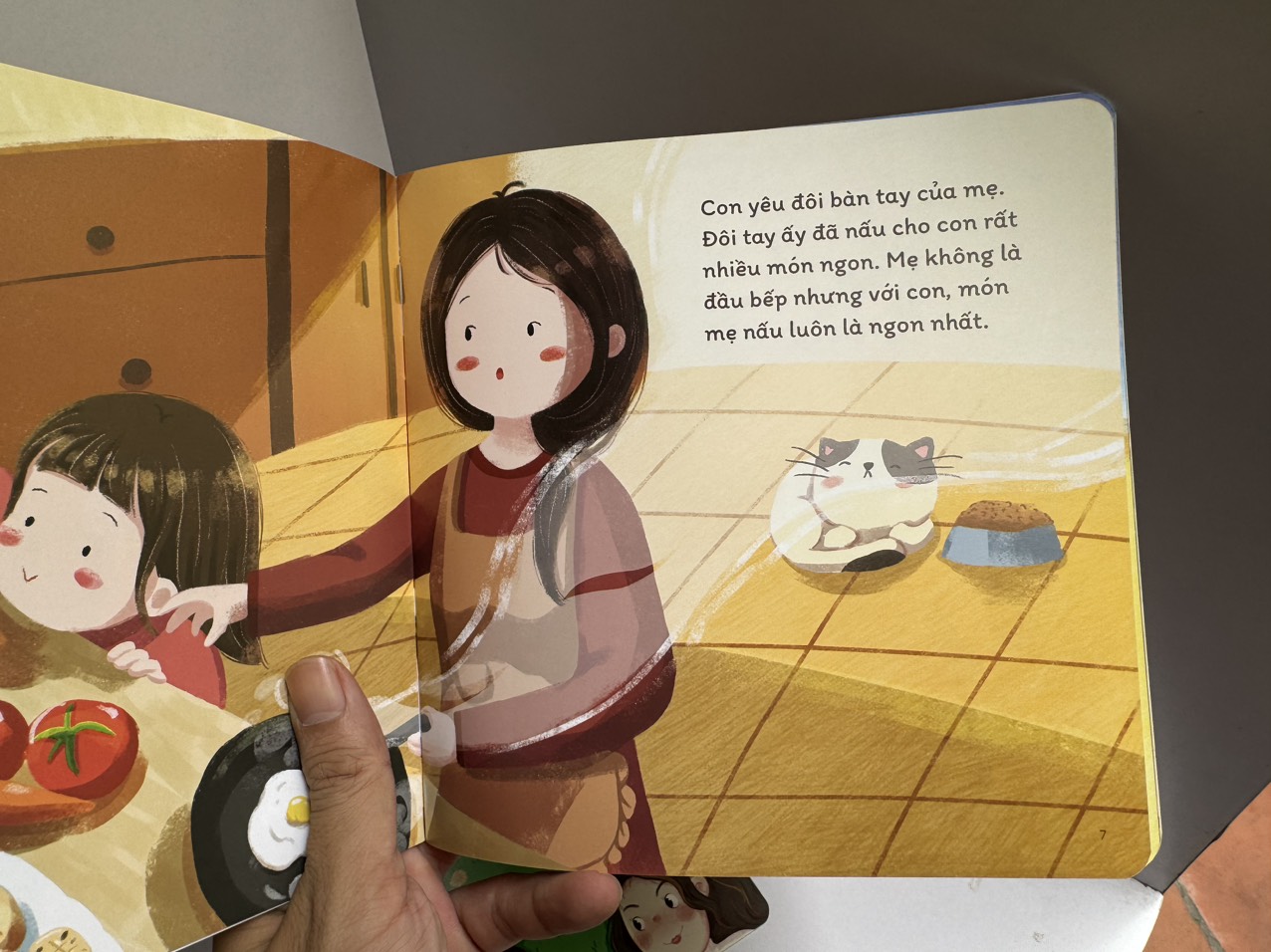 Combo 2 cuốn In màu toàn bộ - TỦ SÁCH TÌNH CẢM GIA ĐÌNH - CẢ NHÀ BÊN NHAU – CON YÊU MẸ VÔ CÙNG - Phượng Nguyễn , Trang Navi – Nhã Nam