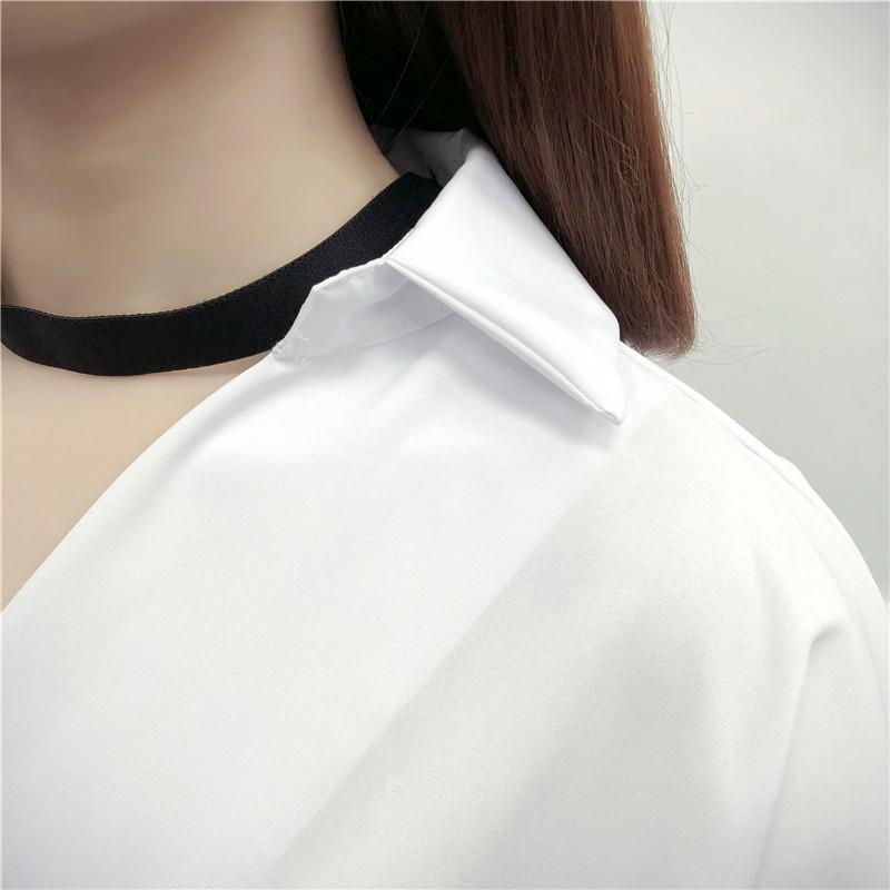 Áo sơ mi trắng tay lỡ cổ chữ V phong cách Hàn Quốc