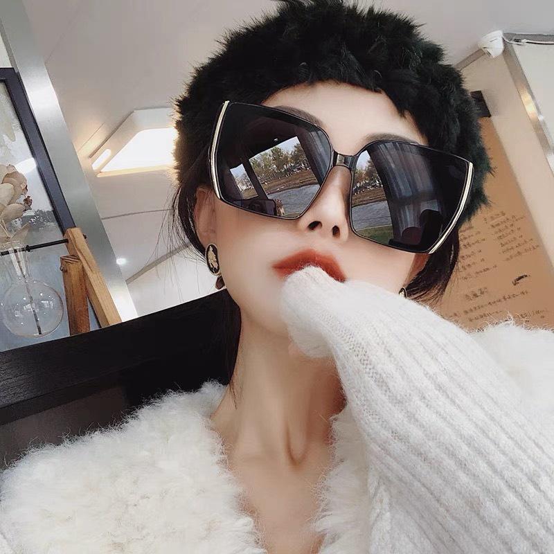 Kính râm nữ nhựa sang chảnh dáng vuông đi biển