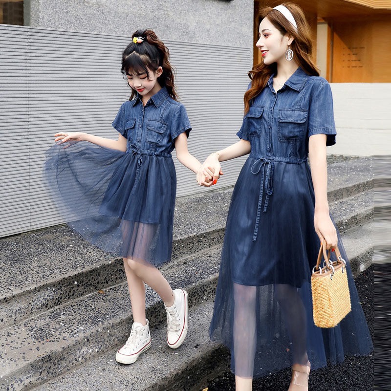 Áo đôi mẹ và con gái làm từ vải denim kết hợp vynylon