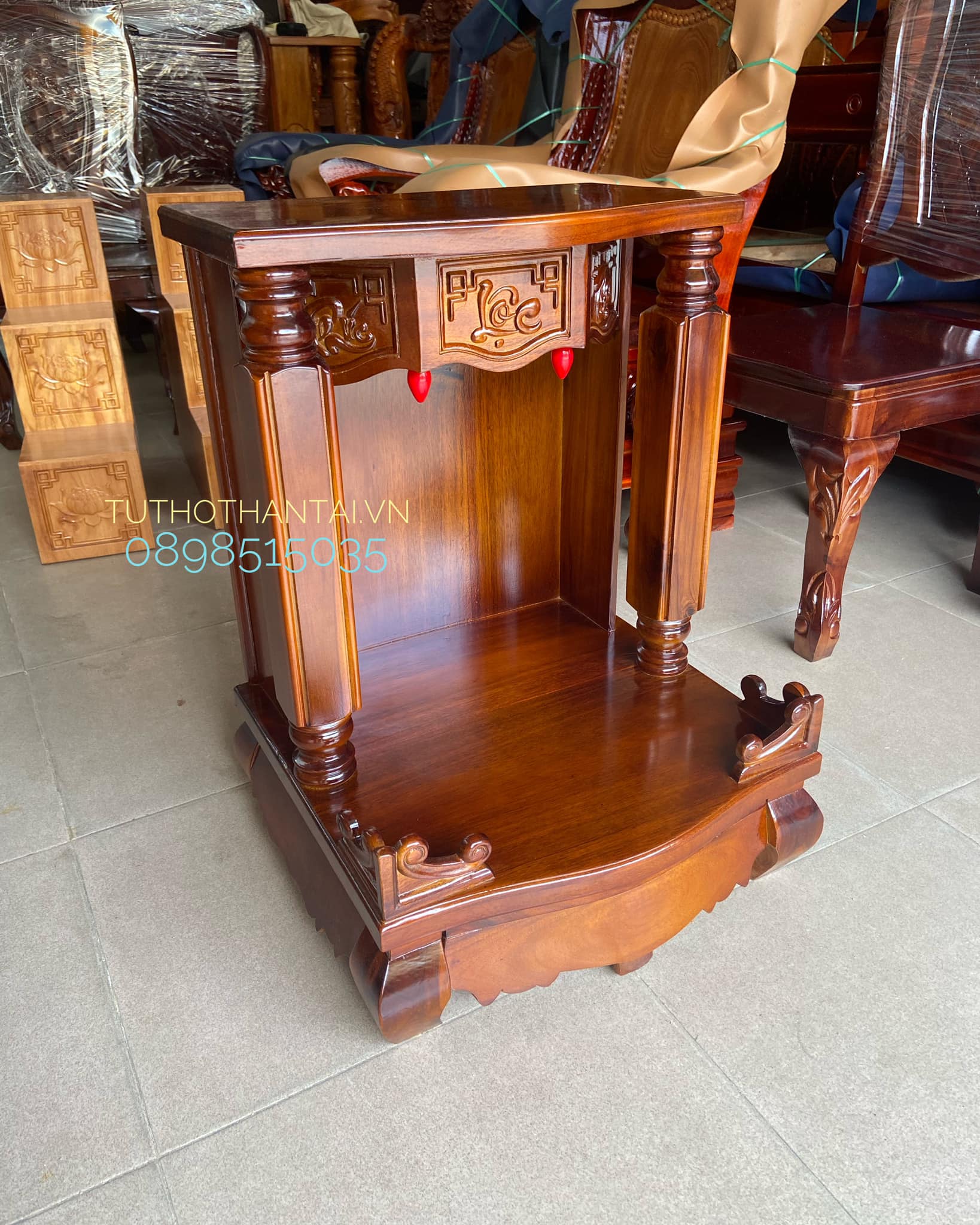 Bàn thờ thần tài gỗ Tràm cột vuông 48CM X 68CM