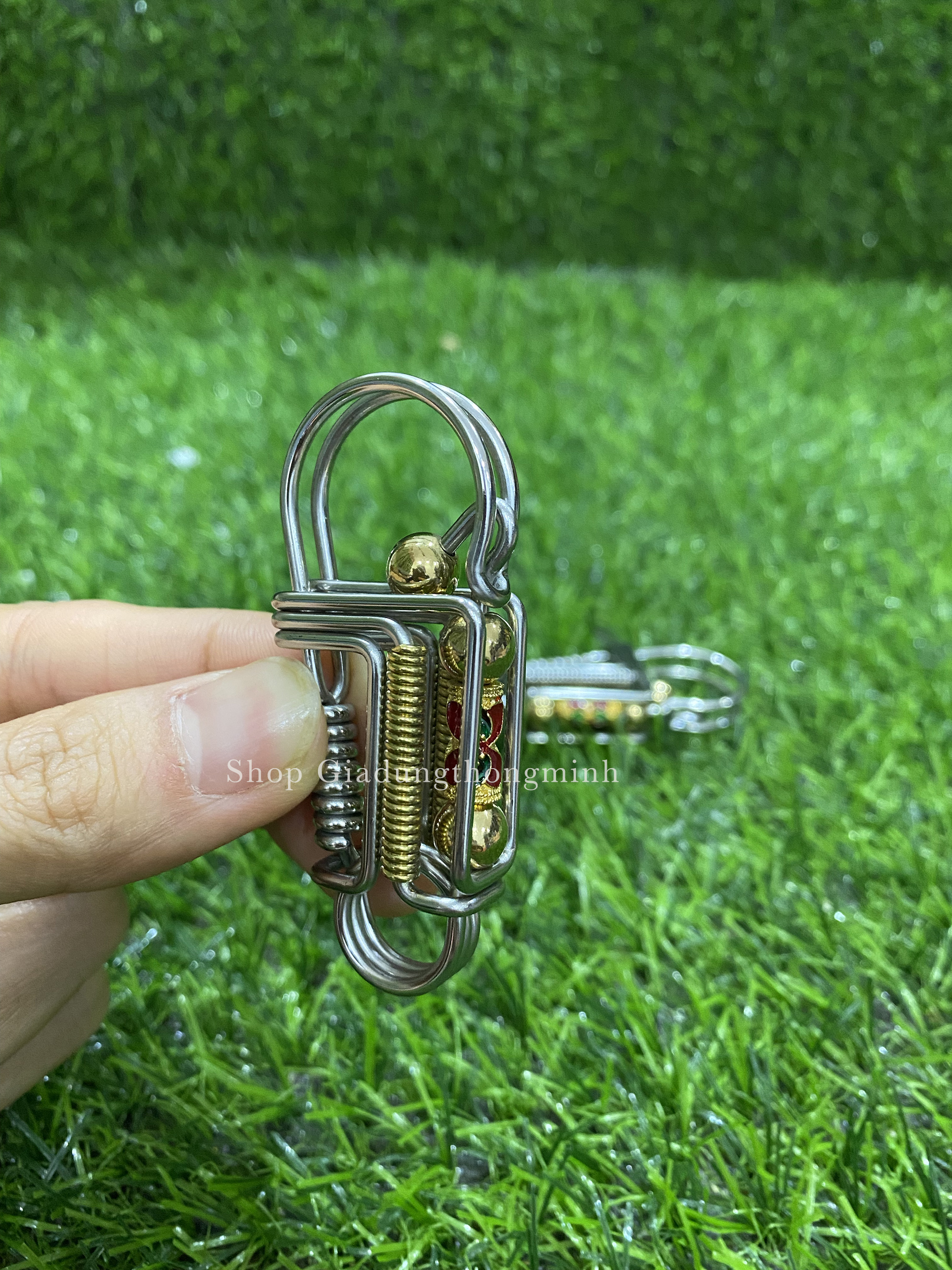 Móc Khóa Ô Tô họa tiết Đỏ Xanh bằng Inox 304 không gỉ Cao Cấp Hàng Việt Nam,Hàng làm thủ công tỉ mỉ , Màu Inox nguyên bản rất Sang và Sạch Sẽ ,Càng Dùng Càng Sáng - Móc khóa Xe Máy bền đẹp