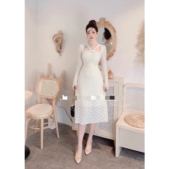 Váy trắng xốp chéo cổ
