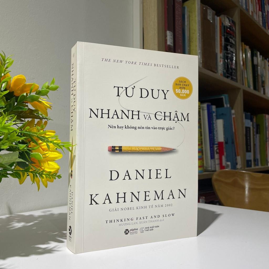 Tư Duy Nhanh Và Chậm - Thinking fast and slow (Nhà tâm lý học từng đạt giải Nobel Kinh tế Daniel Kahneman) - Bản Quyền