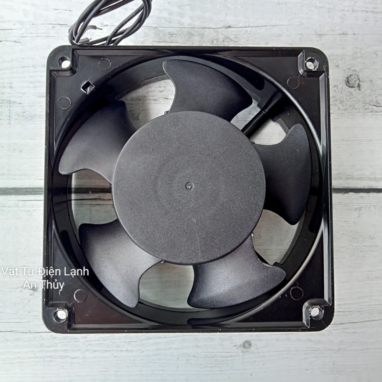 Quạt tủ lạnh bằng sắt 2 dây kích thước 12cm x 12cm 220V