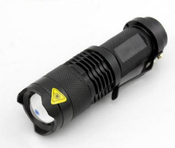 Đèn pin mini cầm tay siêu sáng, nhỏ gọn, tiện dụng M5 (Tặng kèm 03 móc dán 3D ngẫu nhiên )
