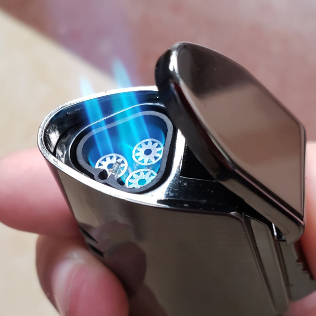 Vỏ Hộp Quẹt Bật Lửa Khò 3 Tia  COB 581 Thiết Kế Nhỏ Gọn Độc Lạ Lửa Khò Mạnh Mẽ - Dùng Gas Cao Cấp