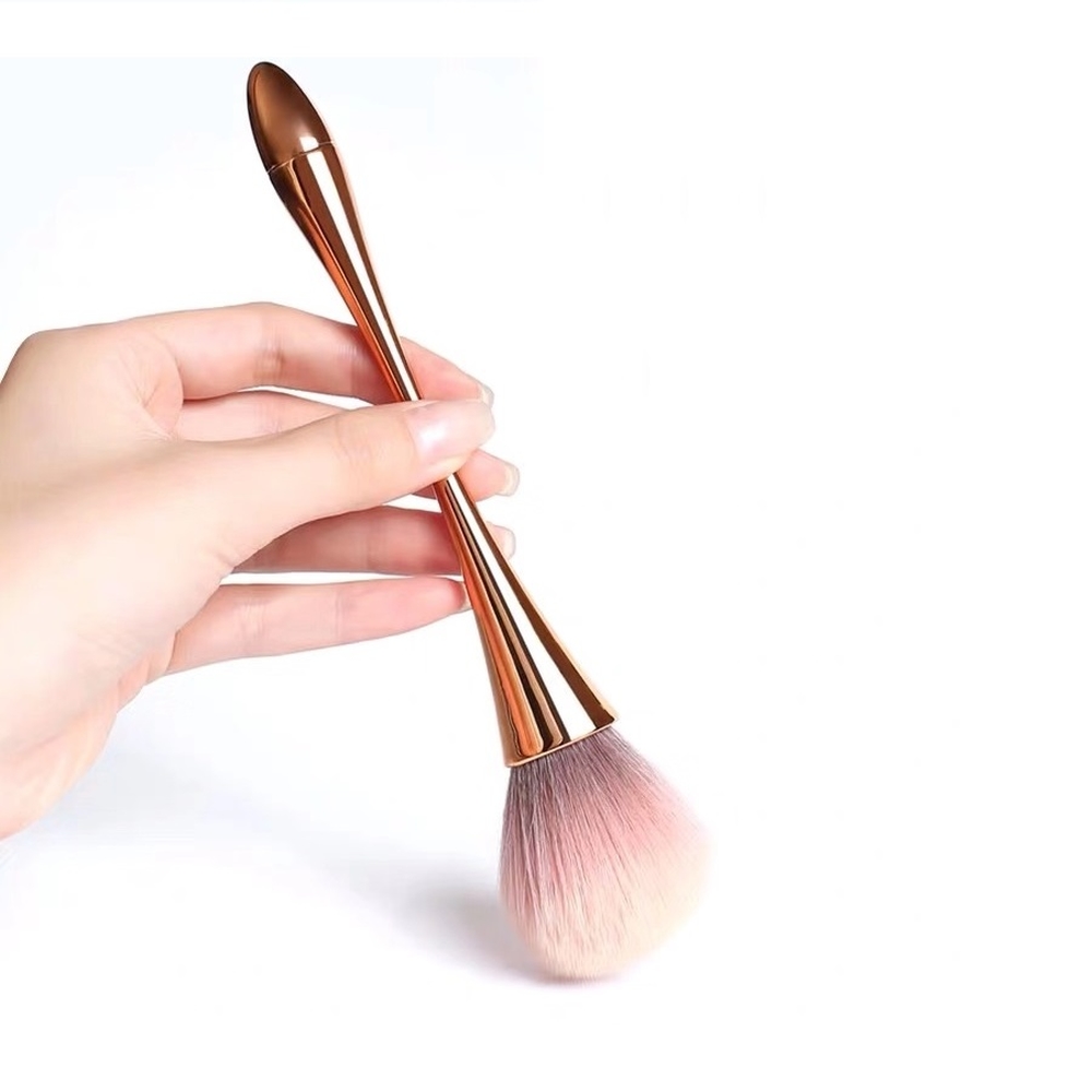 Chổi Đa Năng Makeup Phủi Móng Cán Bóng, Tiện Dụng, Dễ Dụng, Tay Cầm Thoải Mái, Màu Thời Trang Phủ Bóng, Lông Mịn Không Gây Khó Chịu