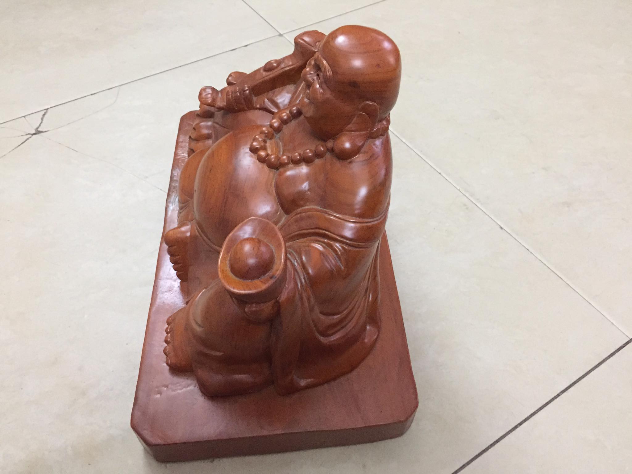 Tượng phật di lặc, đế chạm chữ vạn sự như ý, gỗ hương, cao 24 x ngang 40 cm x sâu 20cm