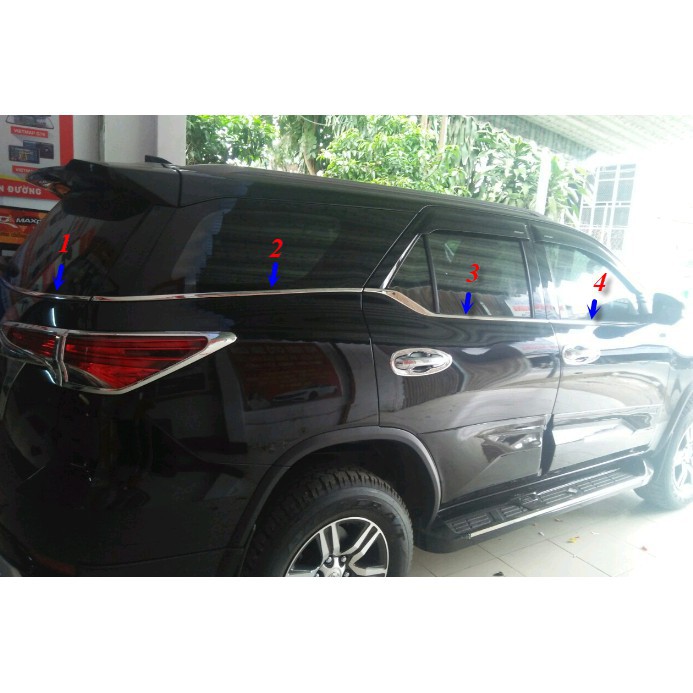Nẹp viền chân kính xe Toyota Fortuner đời 2017- 2022 inox cao cấp, sáng bóng