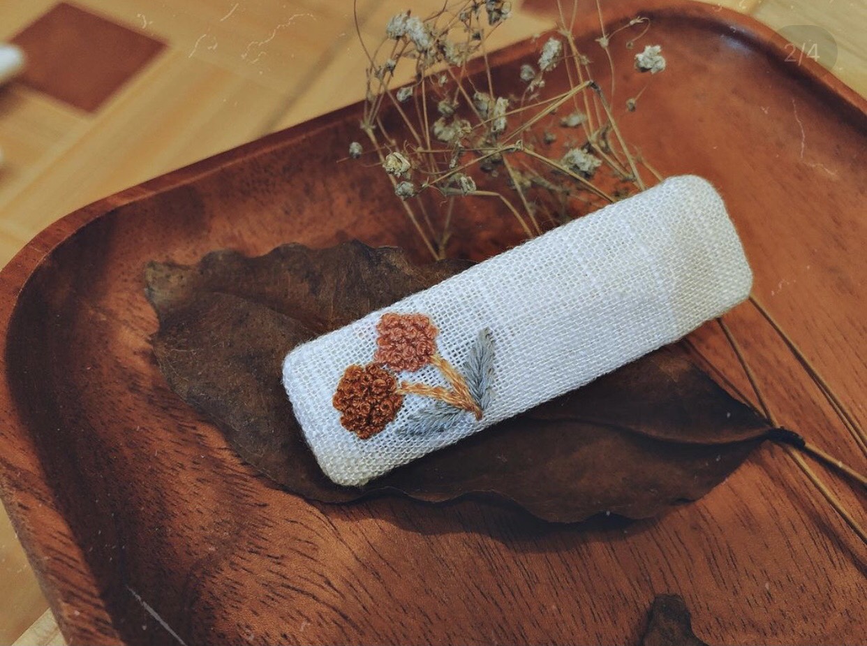Kẹp tóc thêu nhánh hoa