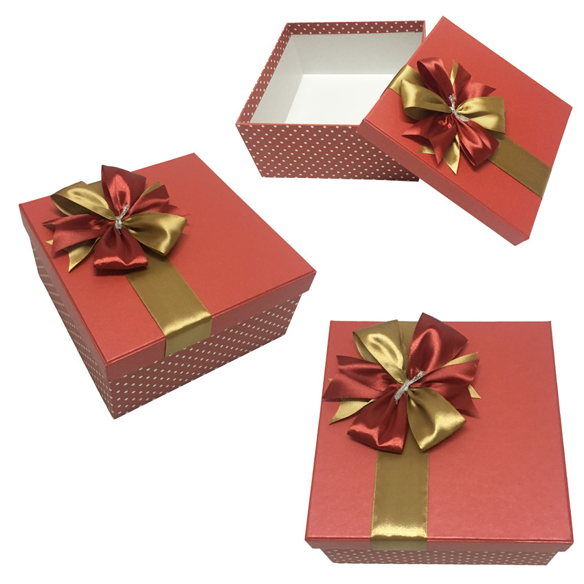 Hộp Quà Vuông V028 Phượng Hoàng 18 x 18 x 9 cm - Giao mẫu ngẫu nhiên