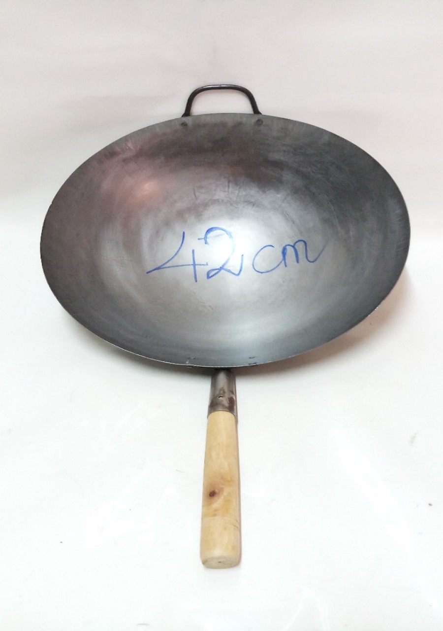 CHẢO THÉP CÁN GỖ 42CM CÓ QUAI XÁCH.