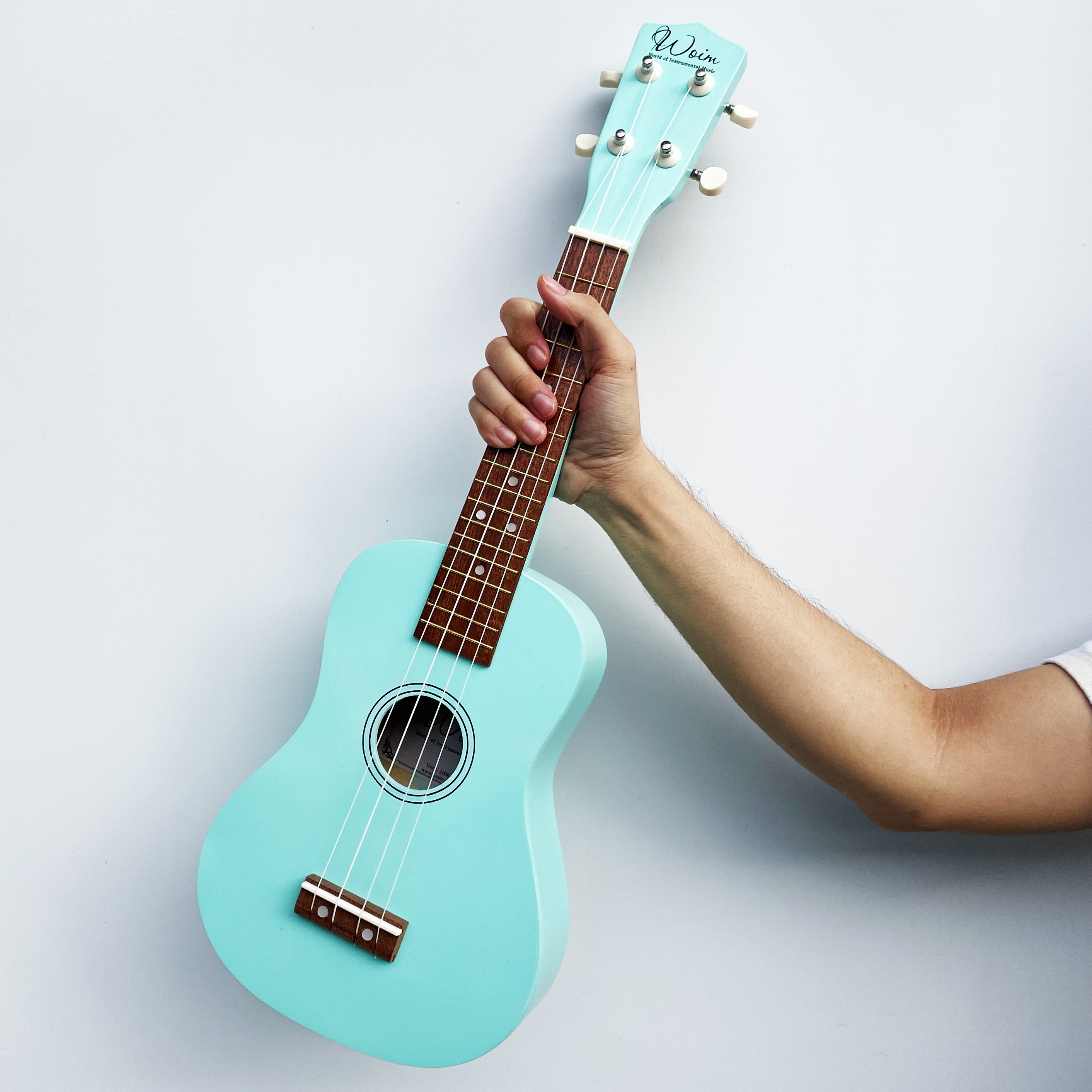 Đàn Ukulele Concert Woim 33A19 kèm capo nâng tông và máy lên dây điện tử