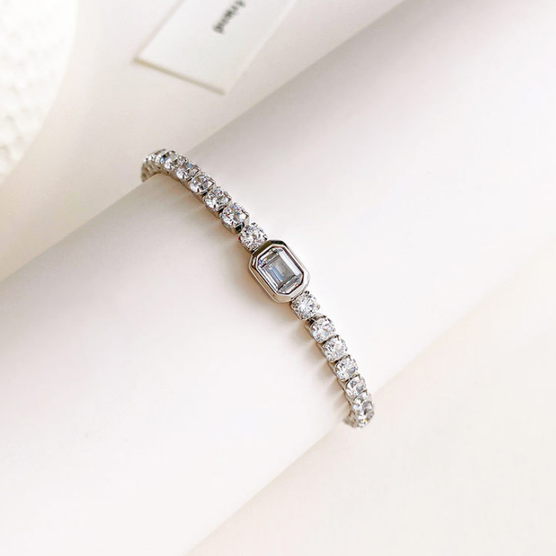 Lắc Tay Nữ Đính Đá Zircon Titan Ko Đen TT 4284