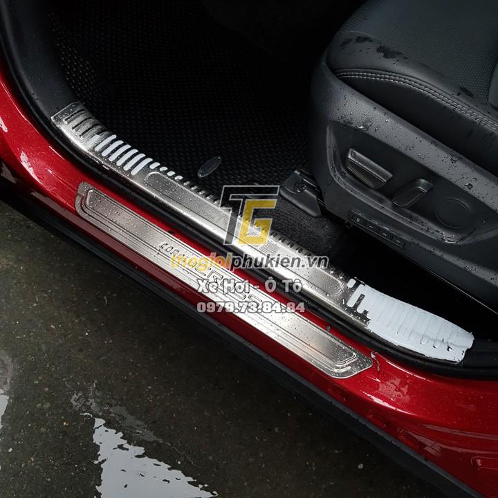 Bộ Ốp bậc cửa, Nẹp bước chân Toyota Corolla Cross 2020 - Mẫu INOX