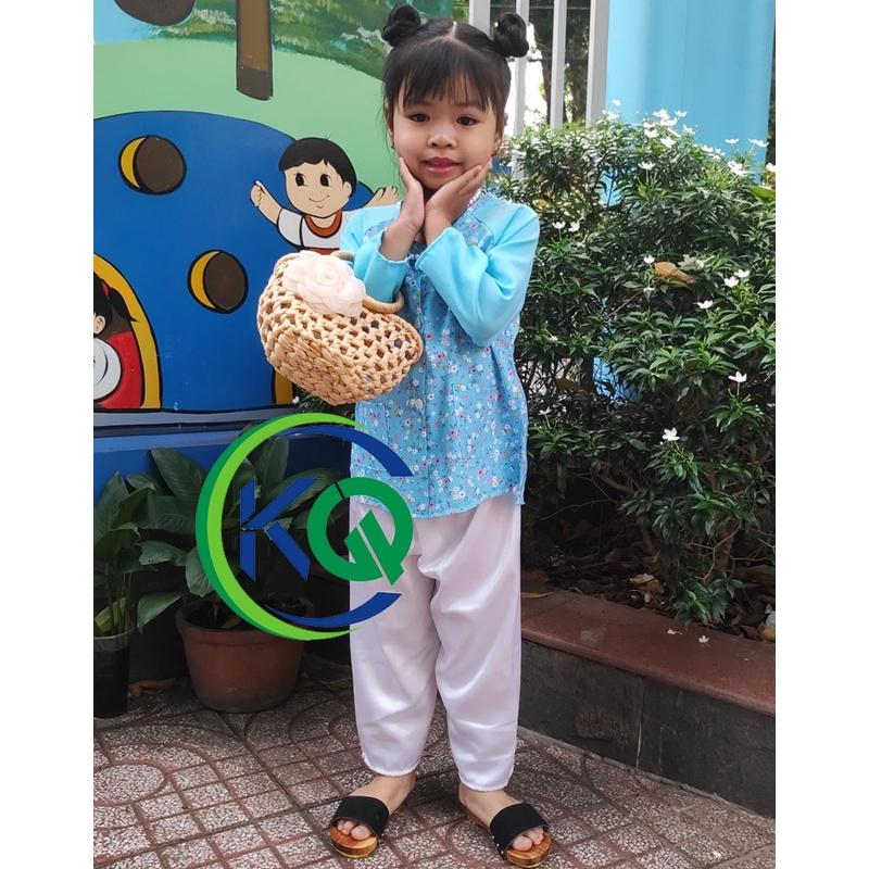 Bộ quần áo Bà Ba hoạ tiết bông nhí màu xanh - vải lụa mềm mát - size 7 đến 30 ký.