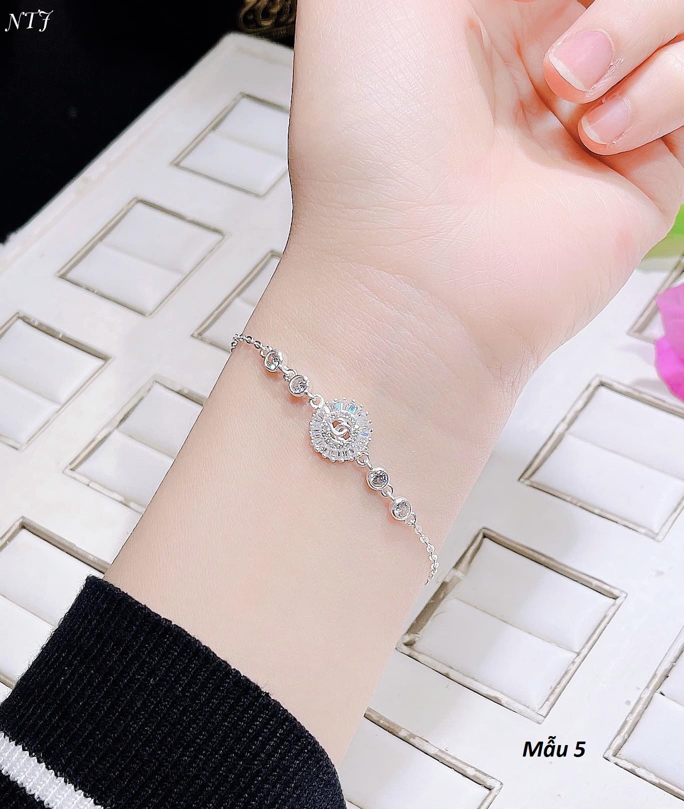 Lắc tay nữ thời trang chất liệu bằng bạc s925 MS085t