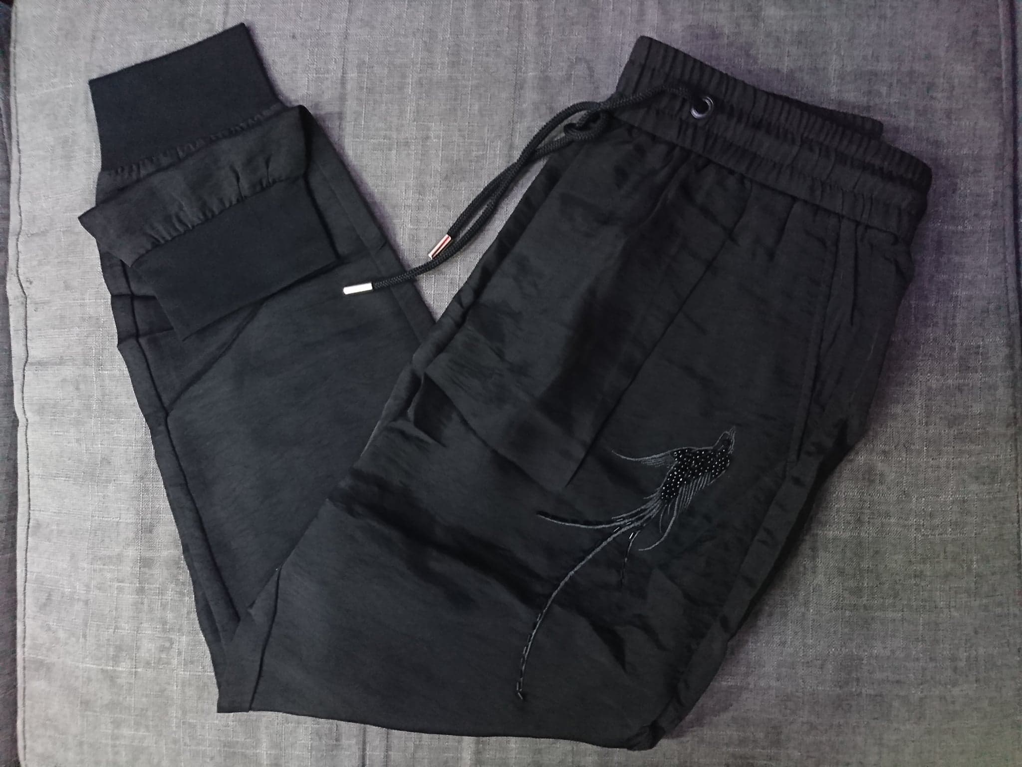 quần jogger họa tiết hình chim