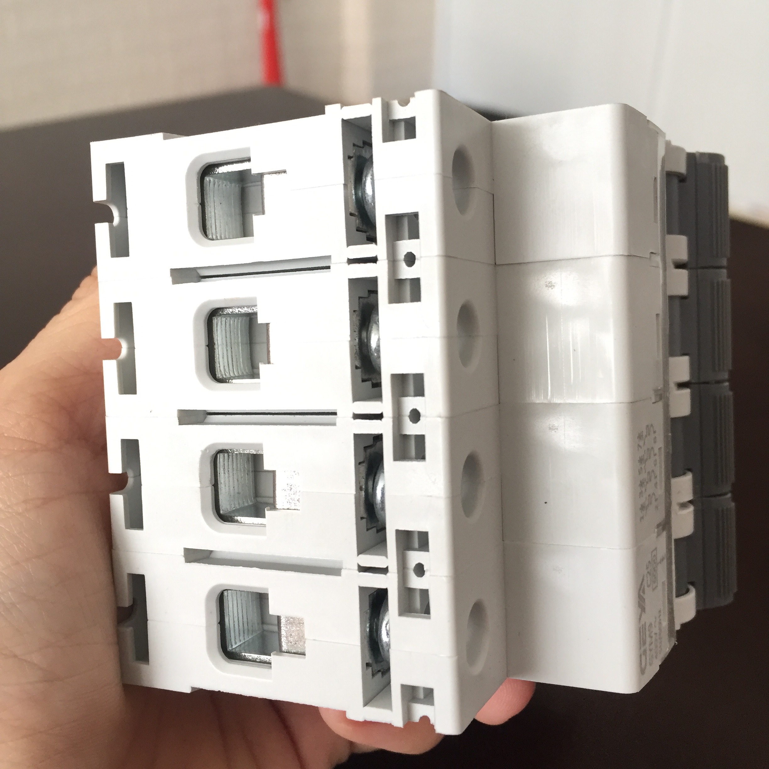 Cầu dao điện hai chiều CB Bộ ngắt mạch cho Solar Năng Lượng Mặt Trời GIVASOLAR GEYA AC 400V