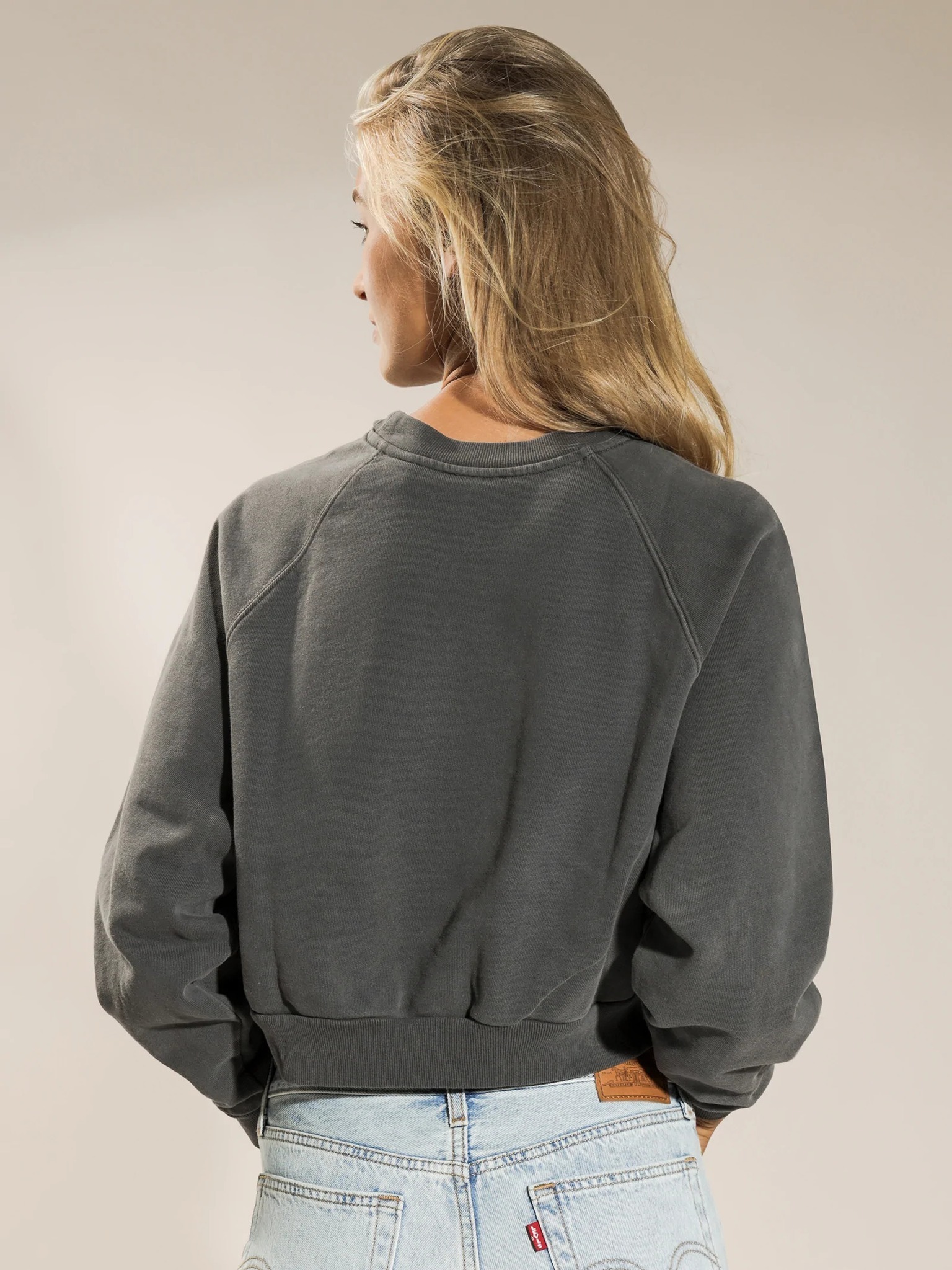 Sweatshirt Crop hàng hiệu L#/i's dành cho Nữ. Dày dặn và chắc chắn. Giữ form cực tốt. Logo thêu nhỏ -  M