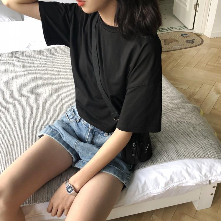 Áo thun croptop form rộng tay ngắn màu trắng / đen CRA001