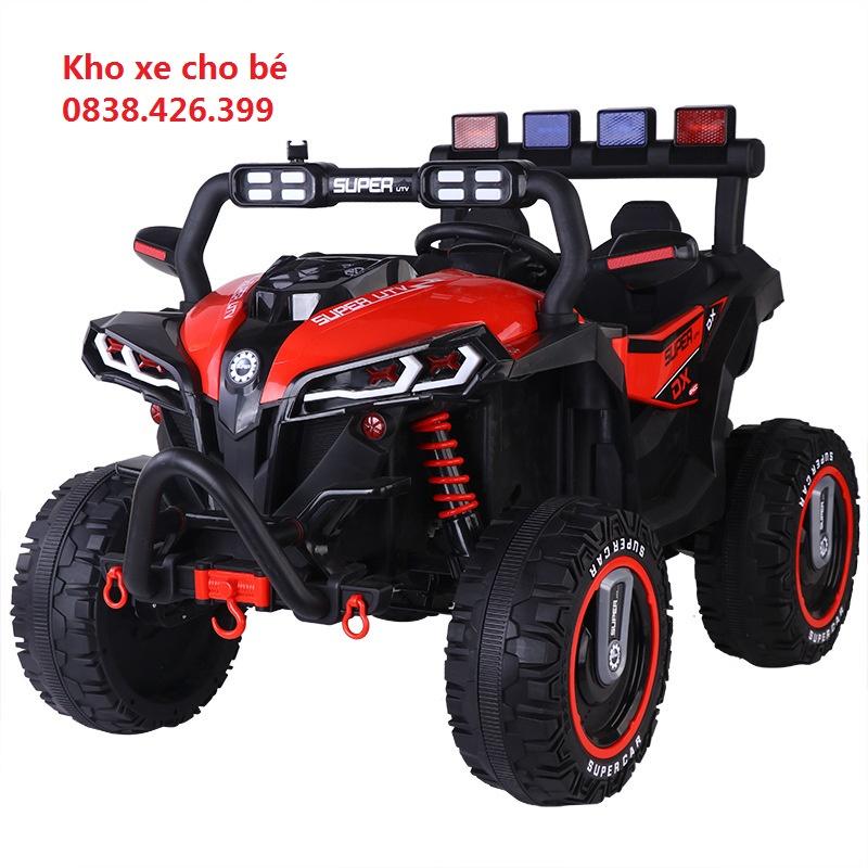 (hỗ trợ ship)Xe oto địa hình gầm cao 4 động cơ 2 ghế ngồi có điều hòa bánh chống sóc kết nối USB