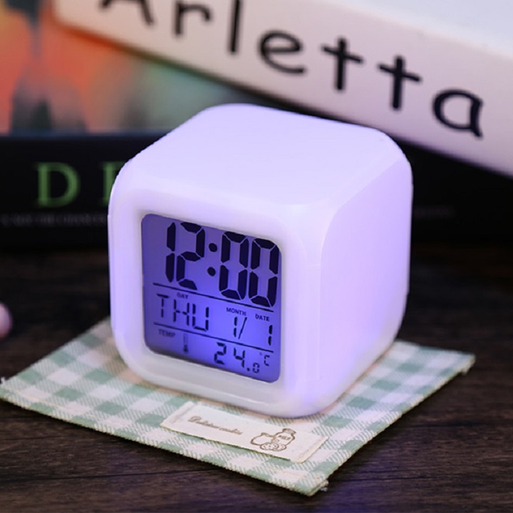 Đồng hồ báo thức để bàn phát sáng đổi màu (Tặng kèm miếng thép đa năng 11in1)