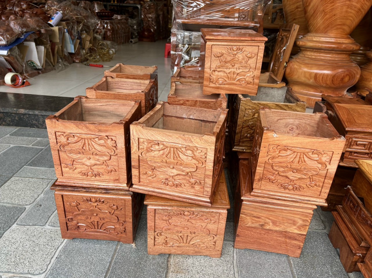 Đôn vuông đế vuông gỗ hương loại đục mặt hoa sen-Nhiều kích cỡ