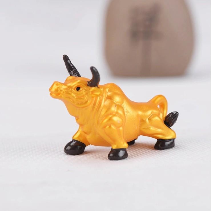 Mô hình Trâu vàng chọi mừng năm mới Tân sửu nhiều sức khỏe may mắn