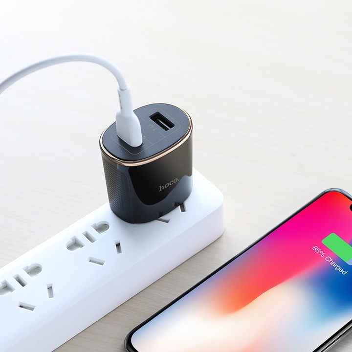 Củ sạc nhanh 18W tích hợp 2 cổng USB Quick Charge 3.0 nhãn hiệu Hoco C60 - Hàng chính hãng