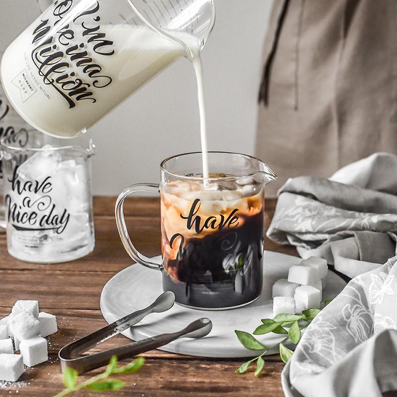 Ly Thủy Tinh Uống Sữa Có Vạch Đo Lường In Chữ Sáng Tạo