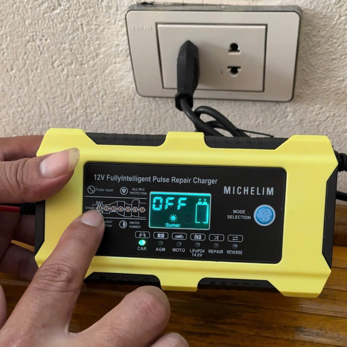 Bộ Sạc Ắc Quy Michel Công Nghệ Đức Sạc 7 Giai Đoạn Tự Động Thông Minh 12V-100Ah