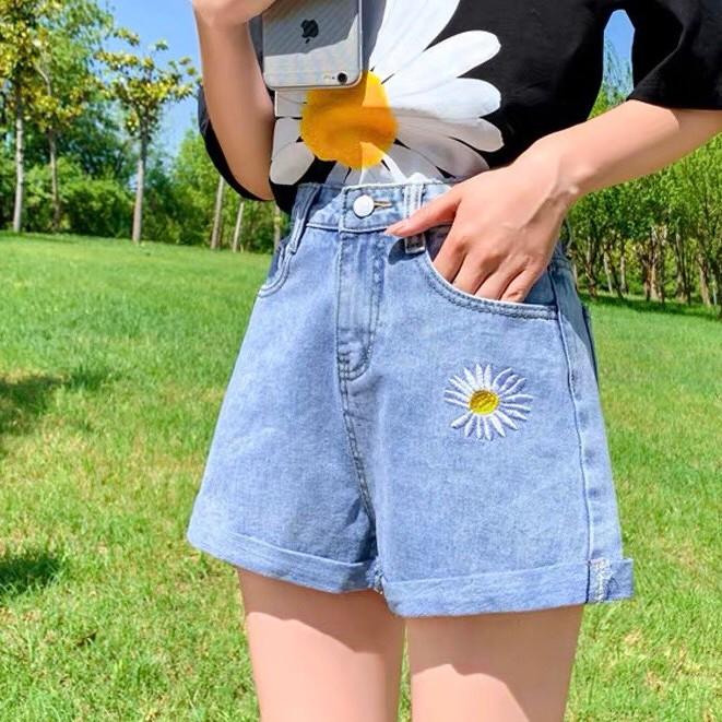 Quần Short Cạp Cao Ống Rộng Thêu Hoa Cúc