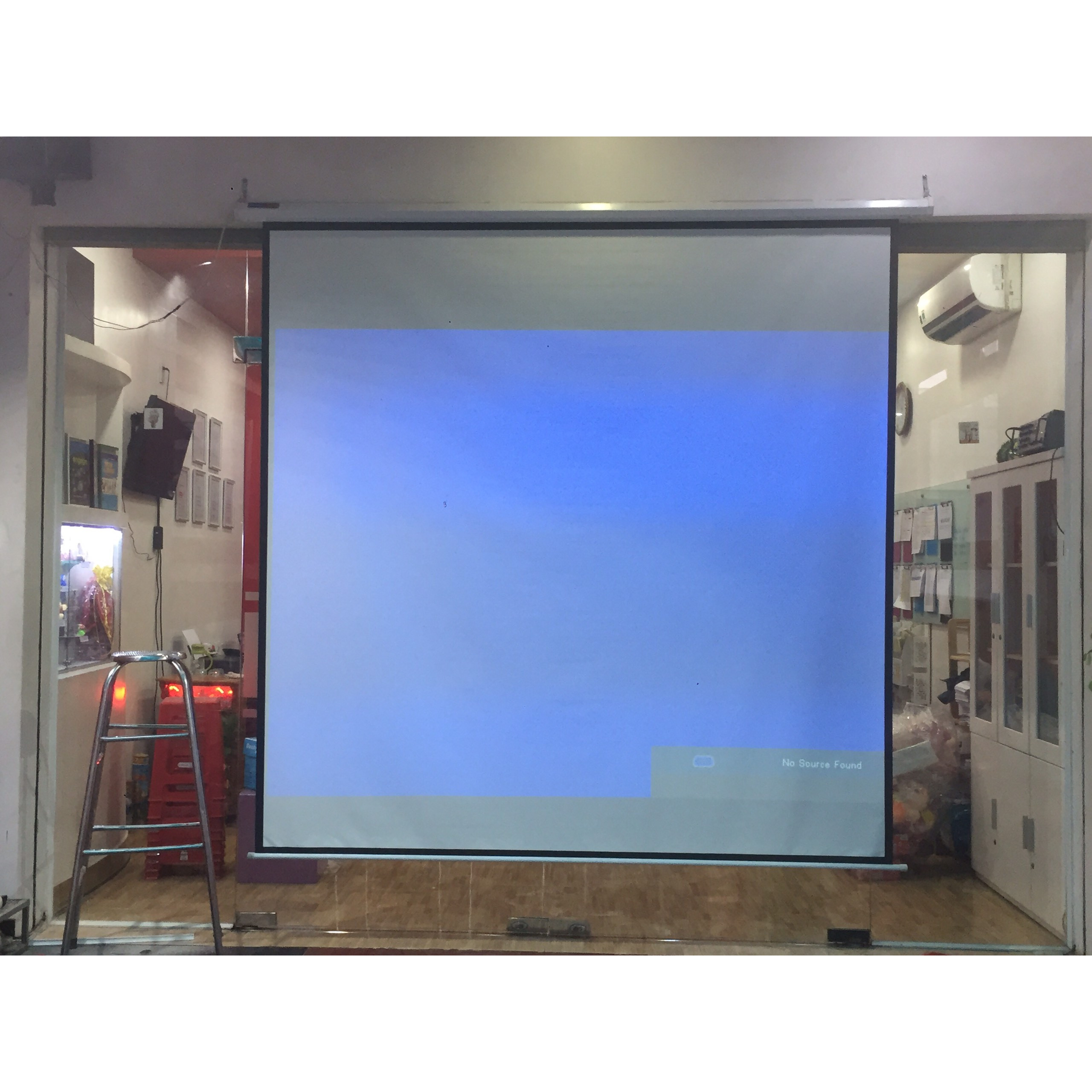 Màn chiếu điện 100 inch ( 2m21 x 1m25 ) tỷ lệ 16 : 9