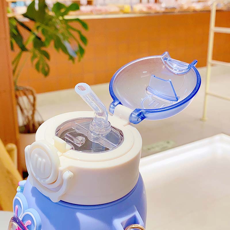 Bình nước gấu dâu cute cho bé đựng nước có ống hút vòi 500ml phù hợp trẻ em đi học, đi chơi dã ngoại, thể thao