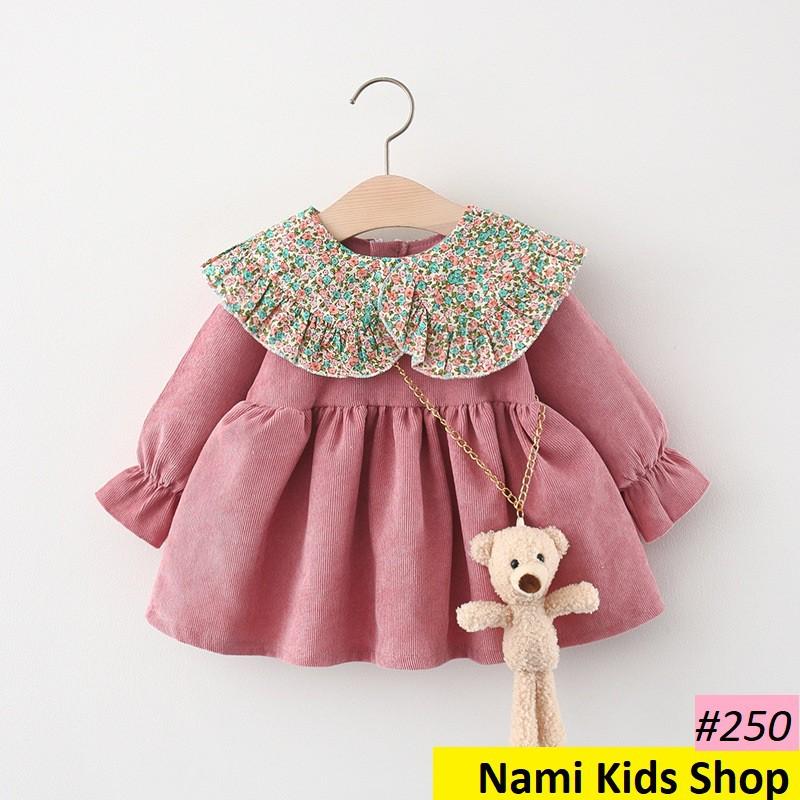 Váy dài tay nhung tăm cổ hoa + gấu bông đeo chéo hàng Quảng Châu cao cấp cho bé
