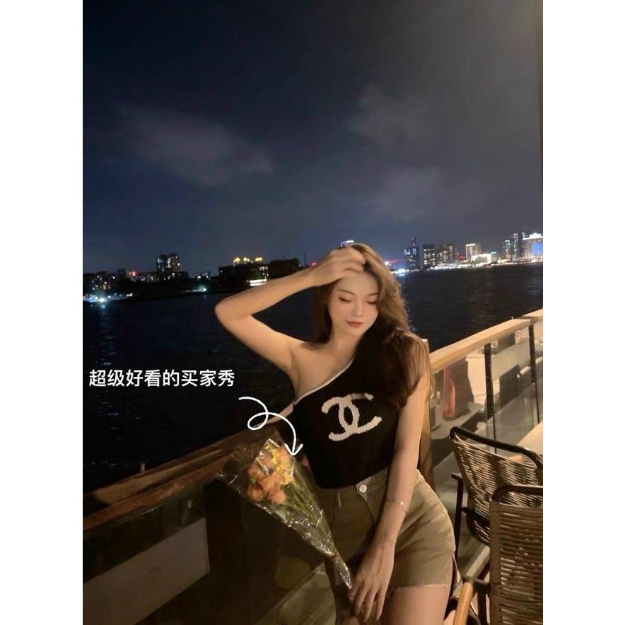 Áo ba lỗ lệch vai thêu CN cá tính