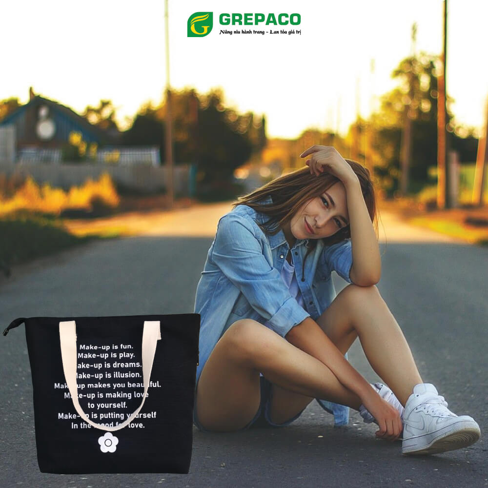 Túi Tote Nữ Grepaco Xách Vải Bố Canvas Cao Cấp In Chữ Đẹp Đeo Chéo Vai Có Khóa Kéo Nhiều Ngăn Dùng Đi Học, Làm Công Sở, Du Lịch Phong Cách Thời Trang Hàn Quốc - Tặng Túi Đựng Mỹ Phẩm