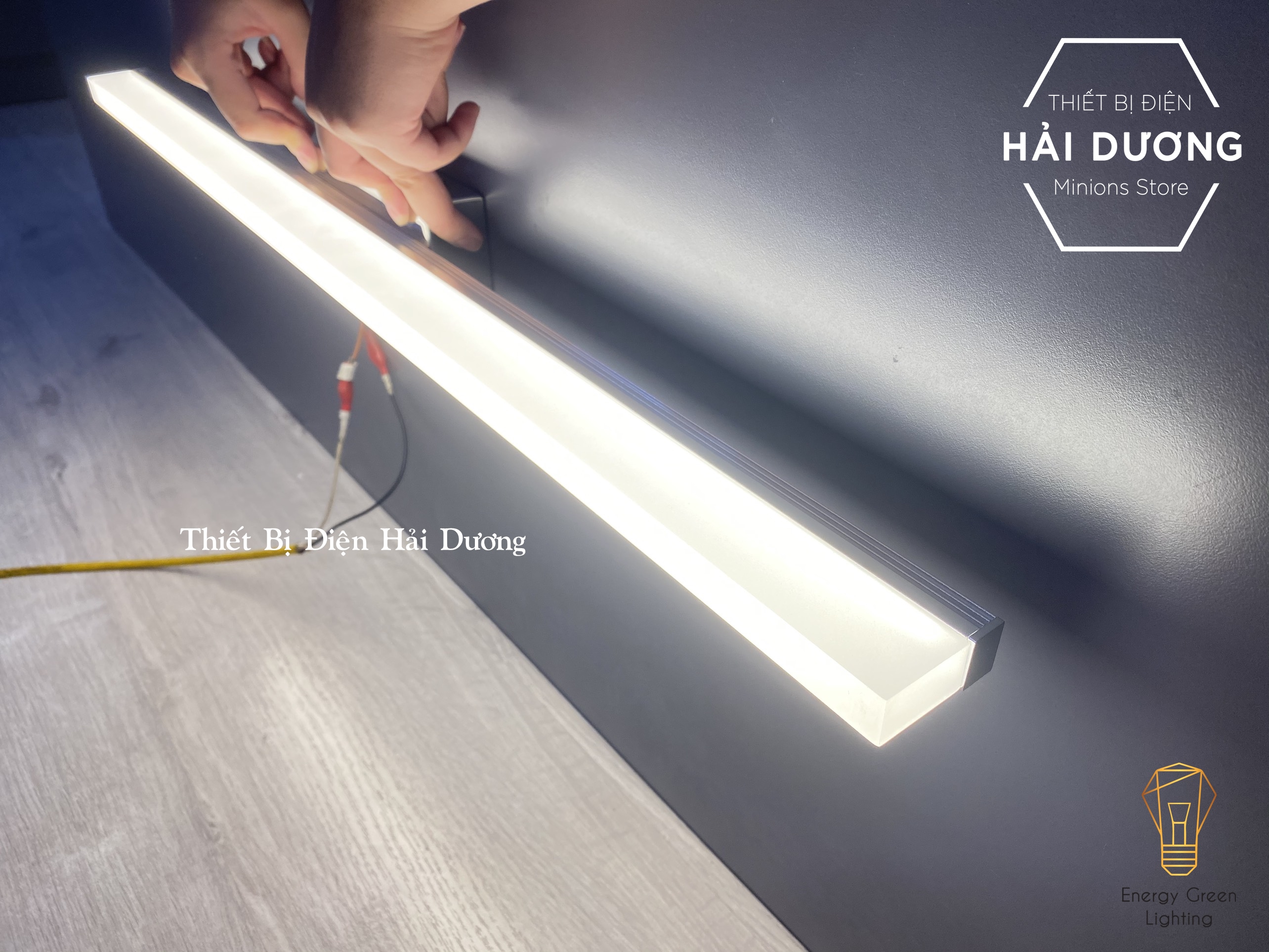 Đèn Soi Tranh- Đèn Rọi Gương Led Model A50 80cm 16w - 3 Chế Độ Ánh Sáng