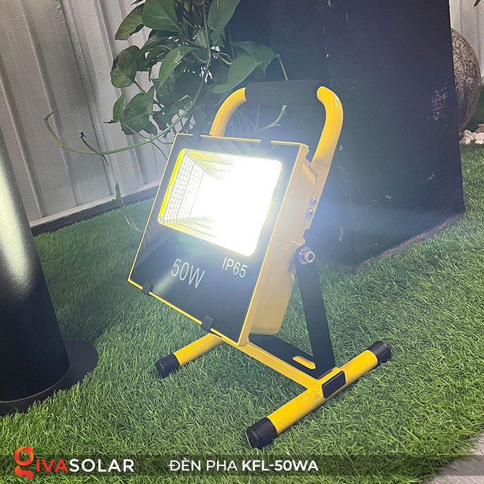 Đèn Pha Sạc điện GIVASOLAR GV-KFL-50WA
