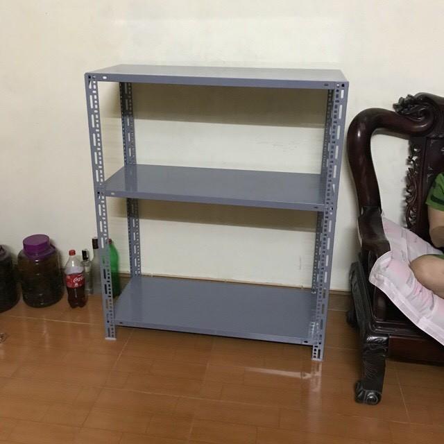 Kệ sắt V lỗ đa năng 3 tầng KT : dài 1m, rộng 0,4m, cao 1m