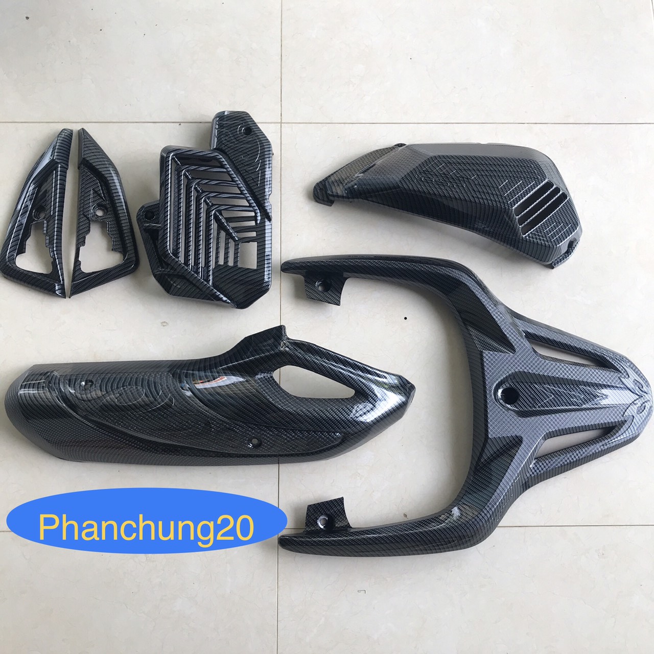 COMBO BỘ ỐP PHỤ KIỆN TRANG TRÍ DÙNG CHO ĐỜI XE SH 2020 2021 2022 2023 2024 - 125i 150i 160i CACBON ( 5 MÓN : CHE PÔ, BẦU E, KÉT NƯỚC,GÁC CHÂN SAU,TAY DẮT)