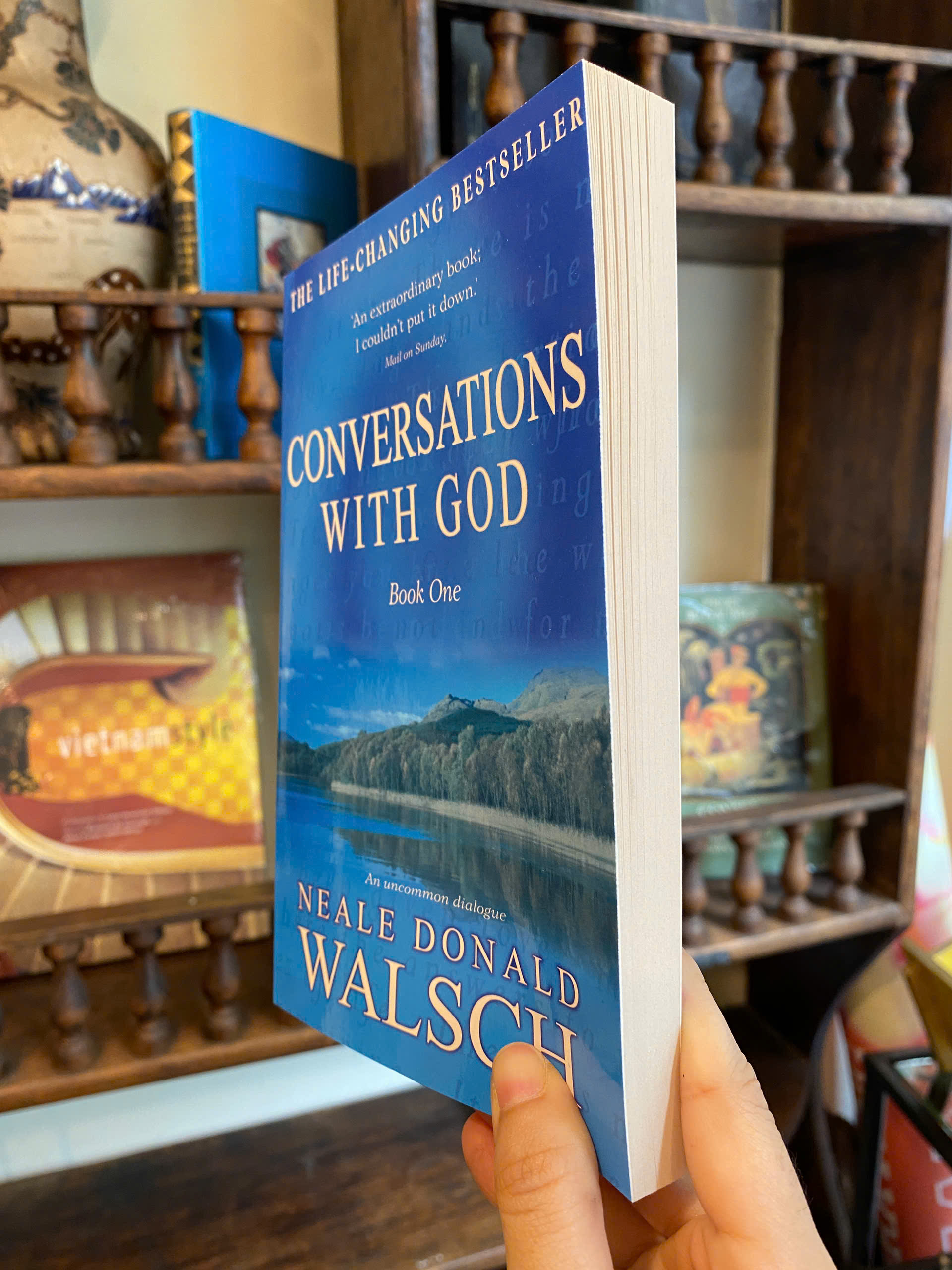 Sách - Conversations with God: An Uncommon Dialogue Book 1 by Neale Donald Walsch | English Book