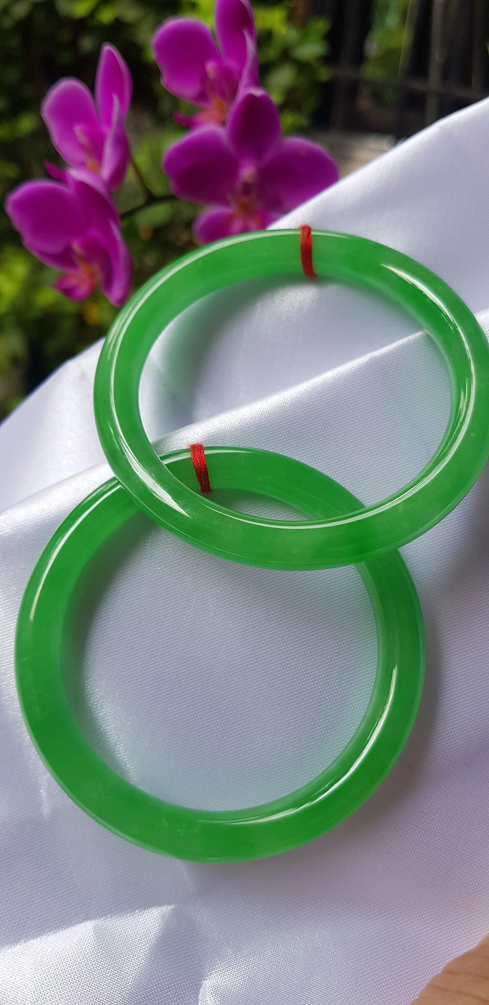 Vòng tay nữ đá cẩm thạch tự nhiên Ngọc Lý Đẹp 54mm x cọng 8mm Màu Xanh Lý tươi sáng bóng mượt đẹp Nữ 53kg - 60kg đeo Vòng hợp nữ mệnh Mộc mệnh Hỏa mệnh Thủy ạ