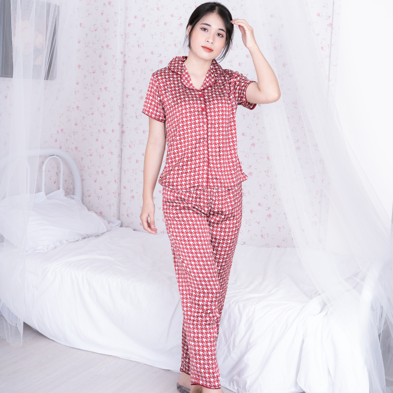 Bộ đồ Pyjama nữ, đồ mặc nhà lụa VILADY - B141 kiểu tay cộc quần dài họa tiết Ziczac chất liệu lụa Pháp - Màu đỏ