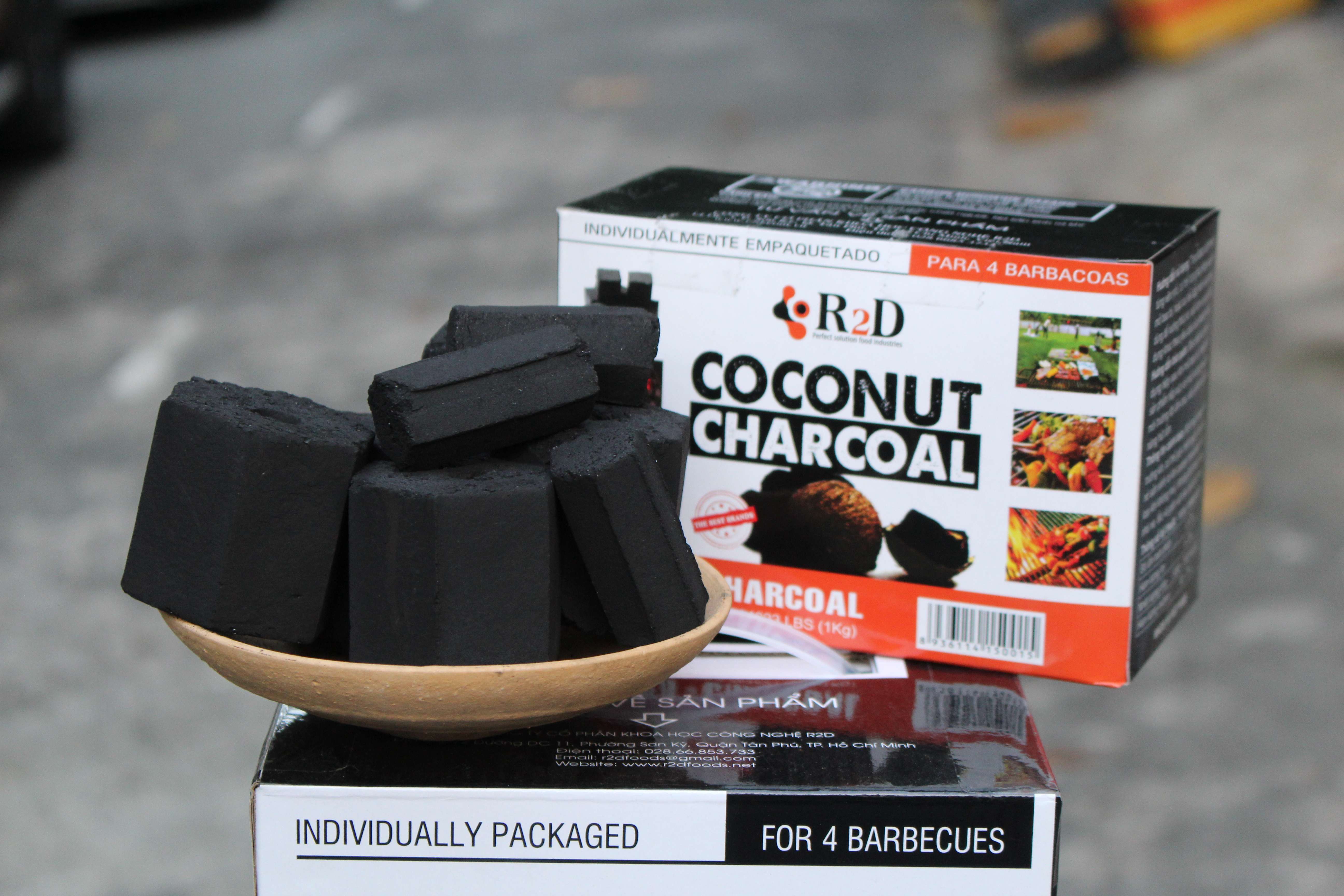 Than nướng BBQ không khói từ gáo dừa thiên nhiên chính hãng R2D hộp 1Kg