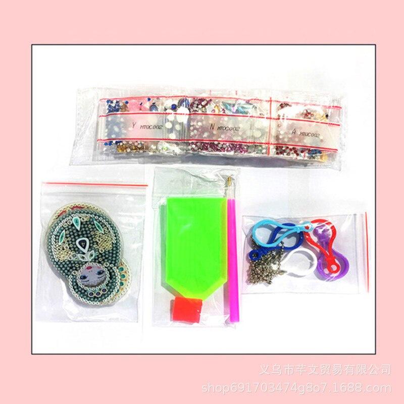 1-5pcs Móc chìa khóa DIY đính hạt kim cương nhiều hình dạng Móc chìa khóa thêu chữ thập phụ kiện túi xách nữ.