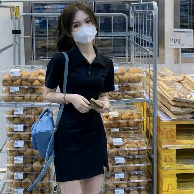 Đầm đen cổ polo ôm body xẻ dáng basic năng động