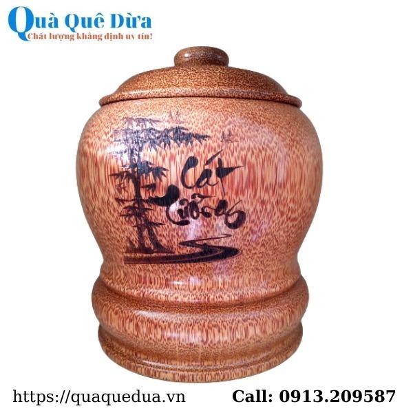 Bộ Bình Trà Gỗ Dừa Khắc Hoa Văn Lồng Chữ "Cát Tường" Và Bình Trà 700 - 950ml - Sản Phẩm Được Sản Xuất Tại Bến Tre